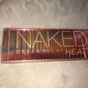 Naked Urban Decay Heat eyeshadow palette 🔥
